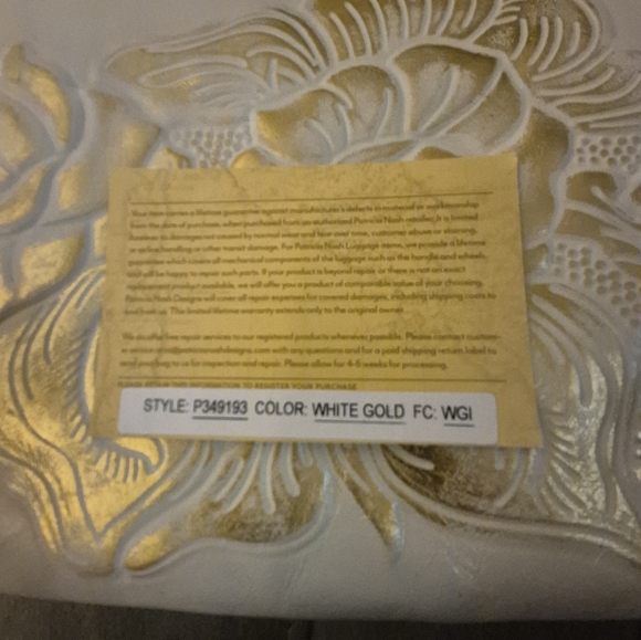 Patricia Nash CAPRI White Gold Tooled Leather Wristlet Wallet Bag - Picture 7 of 8